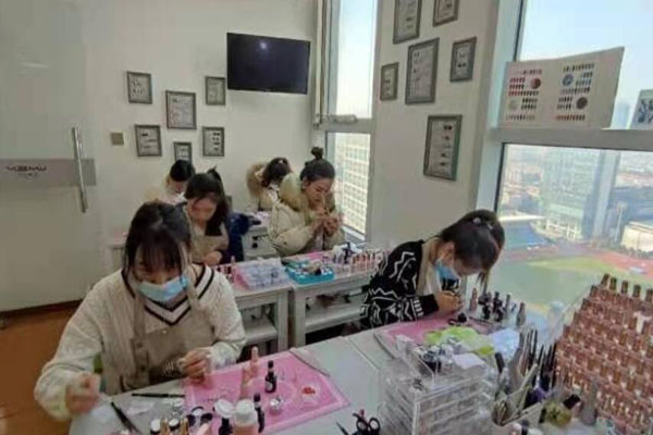 厦门化妆培训学校排行榜，推荐合作伙伴多的学校