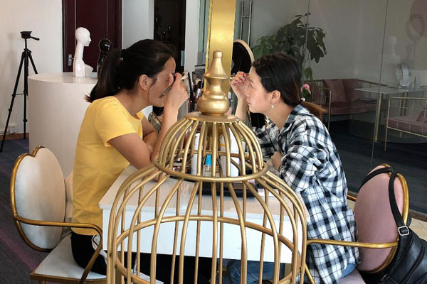 昆明哪里有学化妆学校？这4家实践机会多