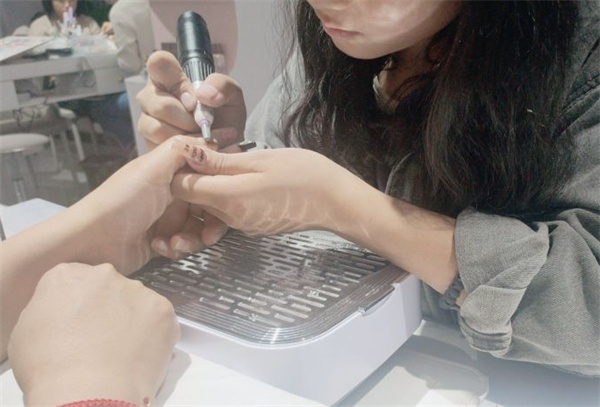 广州美甲培训有名的学校有哪些？盘点管理严格学校